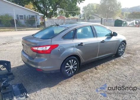 2013 Ford Focus S из США, поврежденный, VIN 1FADP3E25DL186170